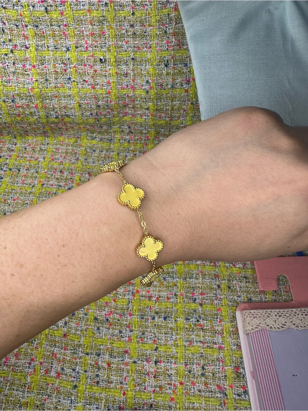 Gold-Tone Yellow Clover Bracelet – Elegant Women’s Jewelry